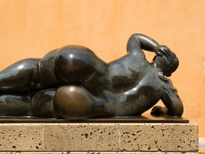 Una estatua de Fernando Botero en la plaza de Santo Domingo de Cartagena de Indias (Colombia).