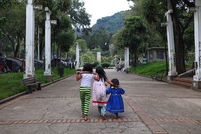 Infancia de la comunidad Emberá asentada en el Parque Nacional de Bogotá. Bogotá, junio 12 de 2024.