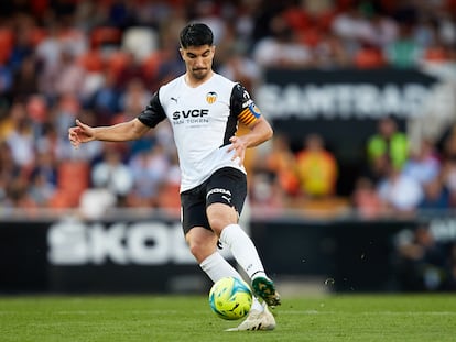 Carlos Soler, durante el último Valencia-Betis de Liga.