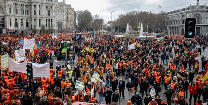 Inicio de la marcha del 20M reivindicando un mejor futuro para el mundo rural.