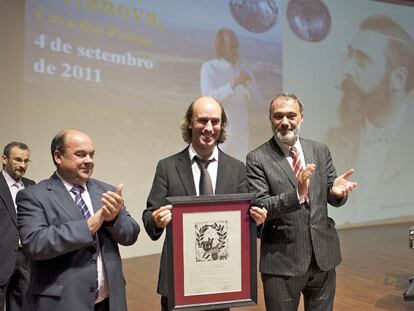 Carlos Núñez recibe el premio Celanova, casa dos poetas