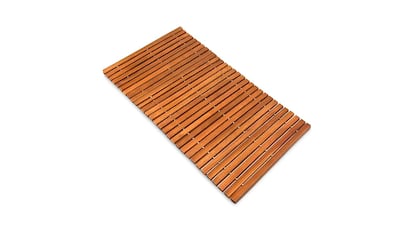 Alfombrilla de madera sobre fondo blanco