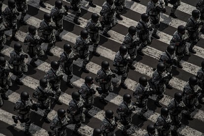 fuerzas armadas de México participan en el desfile militar con motivo del 211 aniversario de la independencia de México en el Centro Histórico de Ciudad de México, 16 de septiembre de 2021.