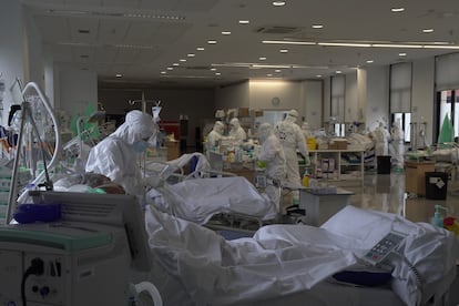 The intensive care unit at Valdecilla hospital in Cantabria.