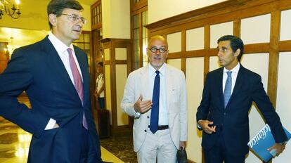 Vittorio Colao, CEO de Vodafone, Stephane Richard (presidente de Orange) y Jos&eacute; Mar&iacute;a Alvarez Pallete (presidente de Telefonica), en Santander.