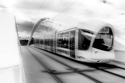 La nueva línea de tranvía de Lyon permetirá acudir al trabajo en transporte público al marido de Marianne y a muchos otros ciudadanos,