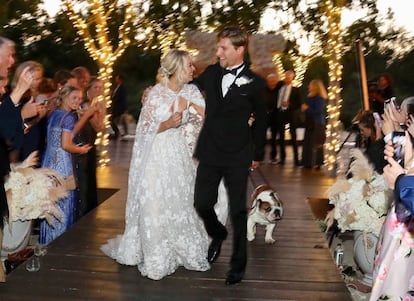 Kaley Cuoco y Karl Cook tras su boda.