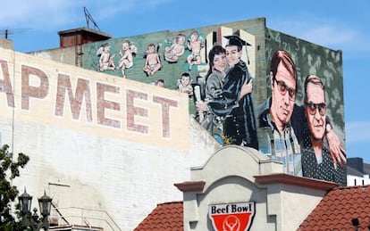 Mural 'Los Angeles Teachers', del artista Hector Ponce, en East L.A., cuna del movimiento Chicano, en Los Ángeles.