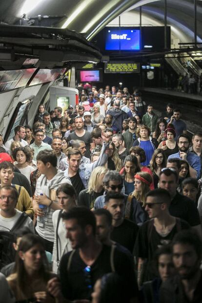 L'estació Plaça de Espanya durant la vaga, el dia 18.