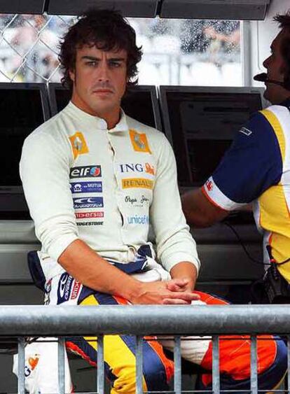 Fernando Alonso, ayer, durante los entrenamientos en Monza.