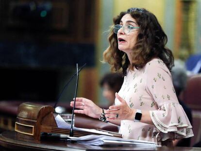 La ministra de Hacienda, María Jesús Montero, defiende la senda de consolidación fiscal para 2019 del PSOE en el Congreso de los Diputados.