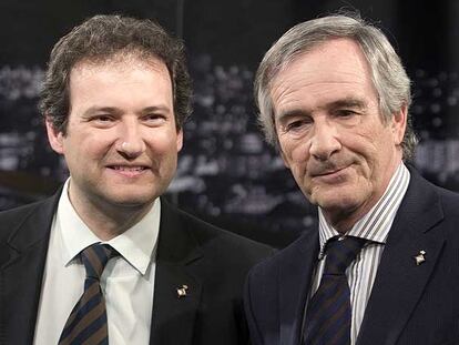Jordi Hereu, a la izquierda, y Xavier Trias antes del debate que protagonizaron en Localia en mayo.