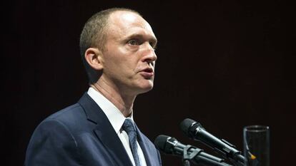 Carter Page habla en un foro económico en Moscú.