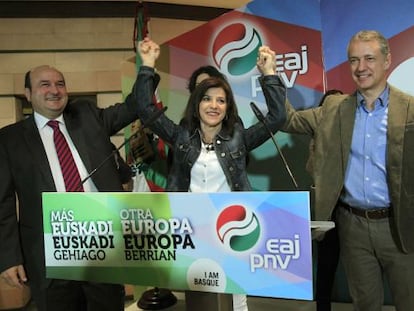 Andoni Ortuzar, Izaskun Bilbao e Iñigo Urkullu celebran la victoria del PNV.