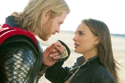 Chris Hemsworth y Natalie Portman, que dio vida a la enfermera Jane Foster, en 'Thor'. ¿Volveremos a verla?