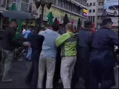 Los ultranacionalistas serbios protestan en Belgrado por la detención de Karadzic