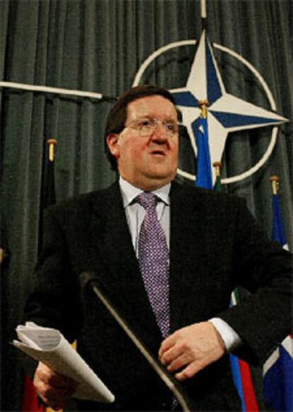El secretario general de la OTAN, George Robertson, en Bruselas.