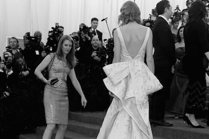 Detalle de la espectacular espalda del vestido de Taylor Swift.