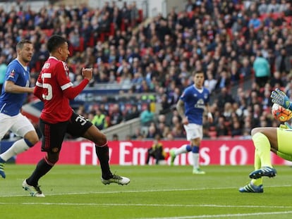 Joel Robles durante la semifinal de la FA CUP ante el United.