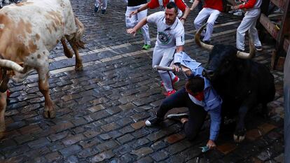 El segundo encierro de las celebraciones de San Fermín, este lunes en Pamplona.