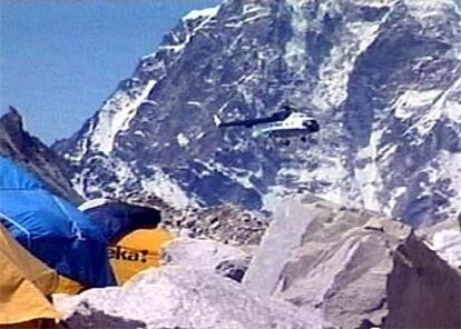 Imagen del helicóptero poco antes de estrellarse tomada de un vídeo de la BBC.