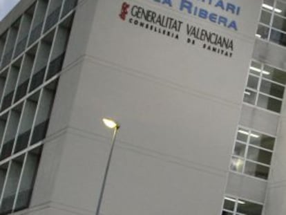 Fachada del hospital de Alzira, que dio nombre al modelo.