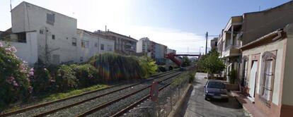 Las vías del tren a su paso por Beniaján (Murcia).