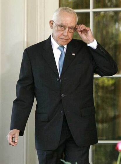 Michael Mukasey, ayer en la Casa Blanca.