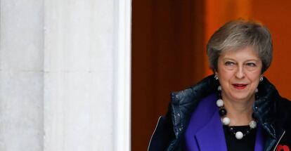 La primera ministra británica, Theresa May, sale de Downing Street en Londres el pasado 31 de octubre