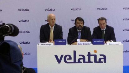 El presidente de Velatia, Javier Ormazabal, junto a los dos vicepresidentes, Félix Selinger y Joseba Javo. 