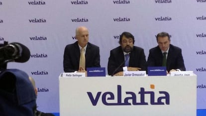 El presidente de Velatia, Javier Ormazabal, junto a los dos vicepresidentes, Félix Selinger y Joseba Javo.