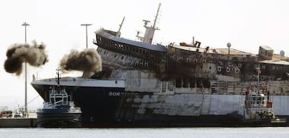 Vista del buque Sorrento a su llegada al puerto de Sagunto.