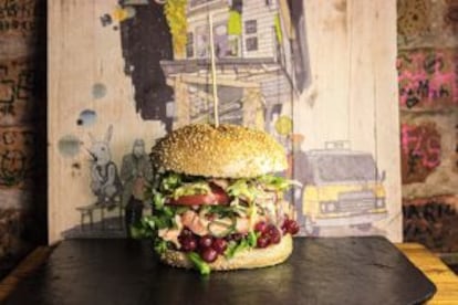 Hamburguesa con frutos rojos de BBI (Berlin Burger Internatonal), una de las referencias imprescindibles en la capital alemana.