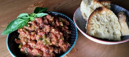 Carne cruda y poco más. Sencillo y demoledor.