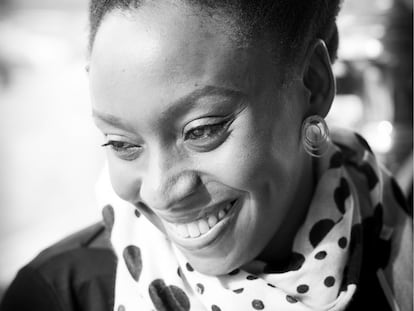 Chimamanda Ngozi Adichie, antes de la entrevista en una cafetería en Columbia.
