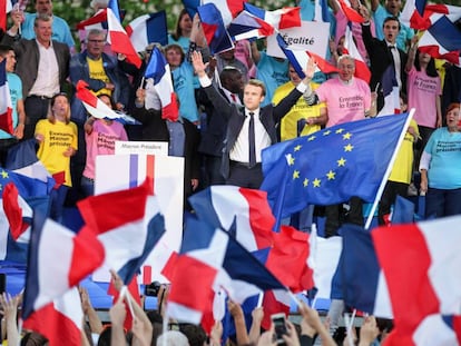 El candidato a la presidencia de Francia por el movimiento 'En Marche!' Emmanuel Macron durante un acto de campaña en Albi (Francia). EFE/FREDERIC SCHEIBER