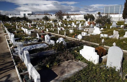 Tumbas musulmanas en el cementerio madrileño de Griñón, en 2015. 