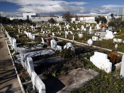 Tumbas musulmanas en el cementerio madrileño de Griñón, en 2015. 