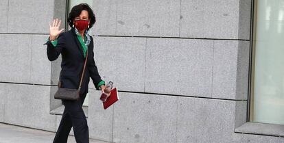 Ana Botín, acudiendo a declarar a la Audiencia Nacional por el caso Popular, hoy jueves 8 de octubre.