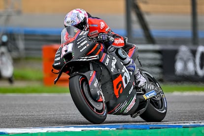 Aleix Espargaró durante un entrenamiento en el Gran Premio de Tailandia.