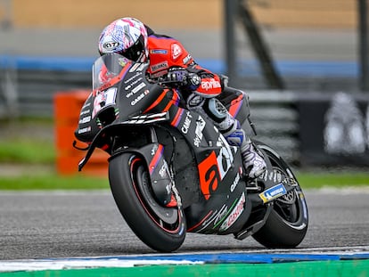 Aleix Espargaró durante un entrenamiento en el Gran Premio de Tailandia.