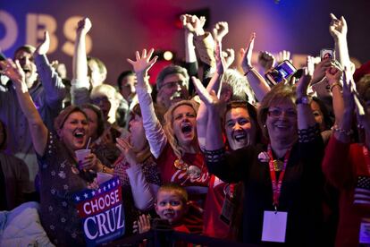 Simpatizantes de Cruz celebran la victoria de su candidato en Wisconsin.