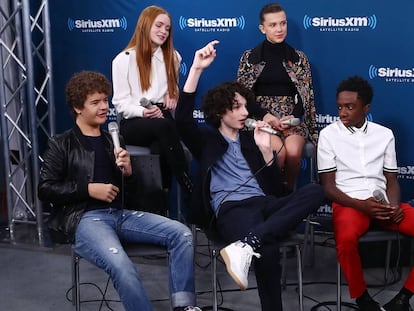 Sadie Sink, Millie Bobby Brown, Caleb McLaughlin, Finn Wolfhard y Gaten Matarazzo, los actores más jóvenes de 'Stranger Things', durante una entrevista en un programa de radio el pasado 1 de noviembre.