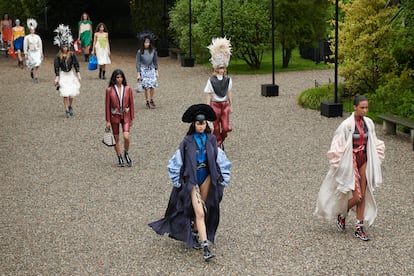 Louis Vuitton colección crucero 2025 en el Park Güell de Barcelona