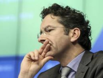 El presidente del Eurogrupo, Jeroen Dijsselbloem, asiste a un debate sobre la zona del euro celebrado en Bruselas (Bélgica), hoy, lunes 17 de febrero de 2014.