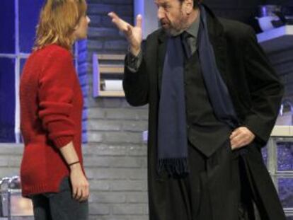 Nathalie Poza y José María Pou, en una escena de 'A cielo abierto'.