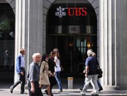 Un agente bursátil hace un agujero en UBS de 1.500 millones de euros