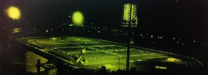 Vista nocturna del Estadio de Vallehermoso.