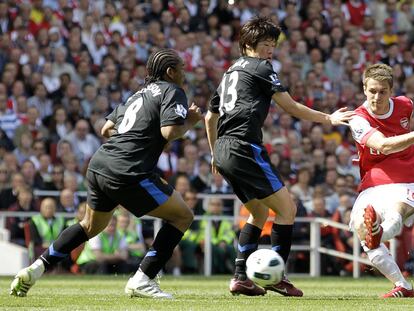 Ramsey remata a gol ante Anderson y Park.