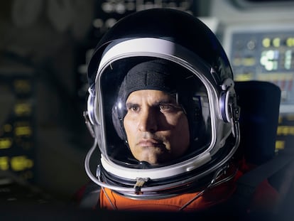 Michael Peña interpreta al astronauta José Hernández en 'A millones de kilómetros'.